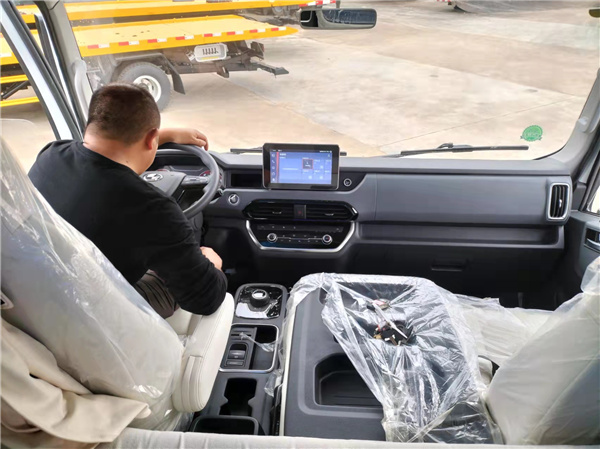 星旺房车刘芬15572204376